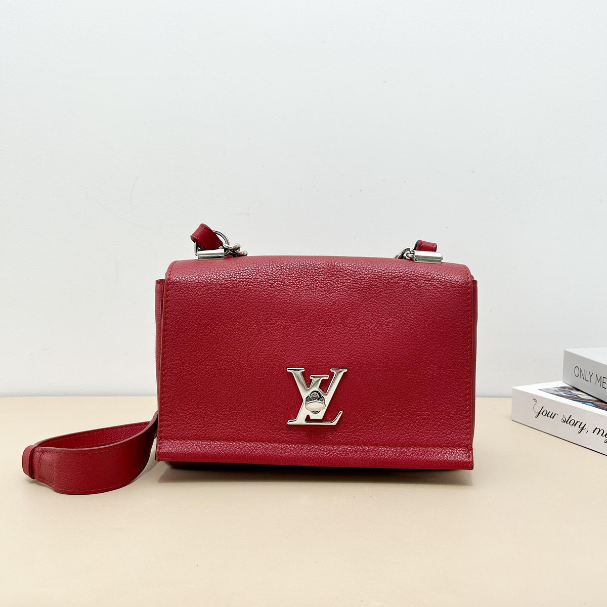 Lockme Red Grained Chain Crossbody Bag