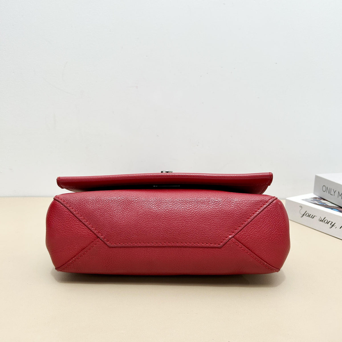 Lockme Red Grained Chain Crossbody Bag