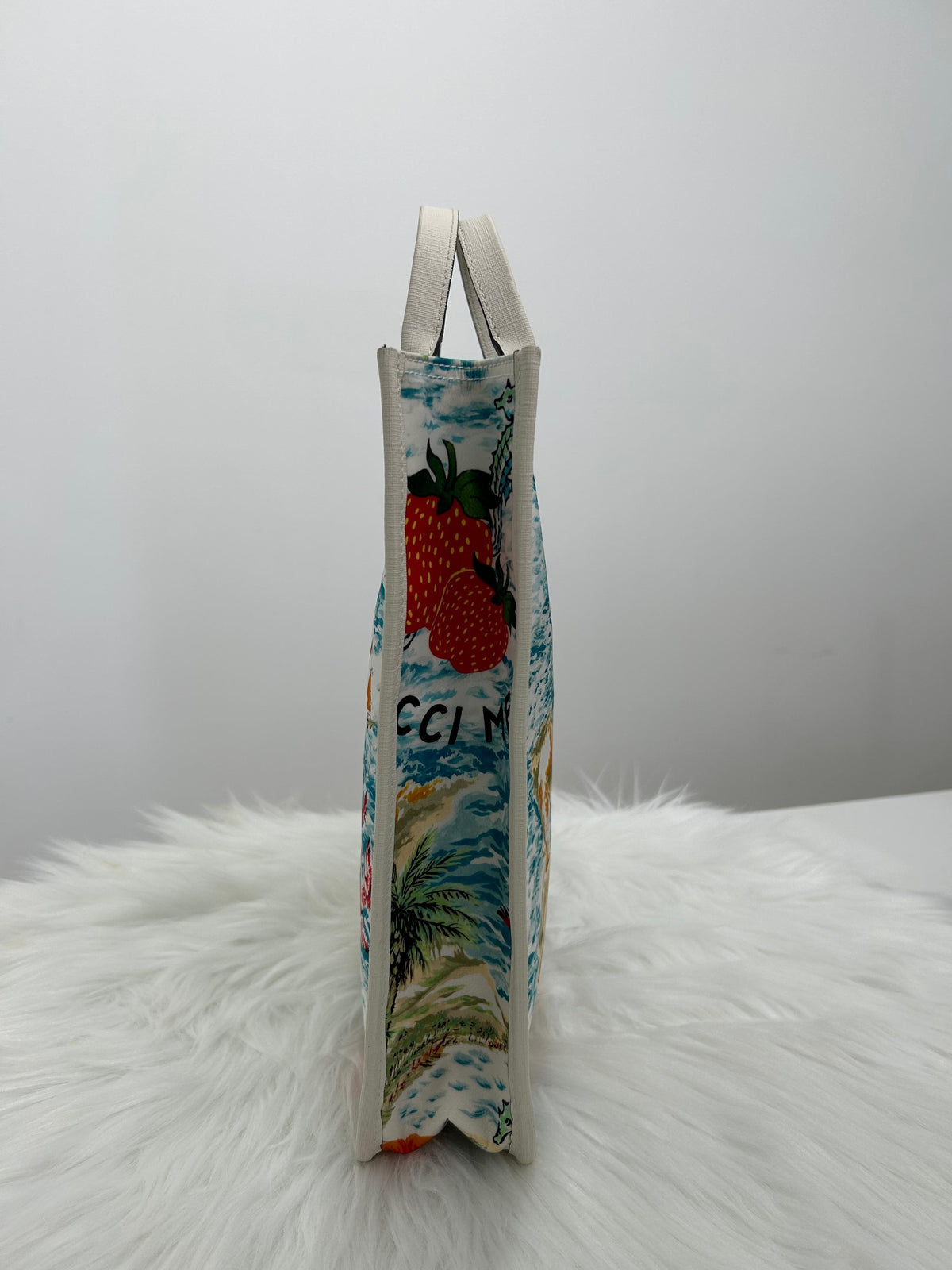 Pre-Owned Gucci Strawberry Print Tote Bag Canvas Beach Shopper