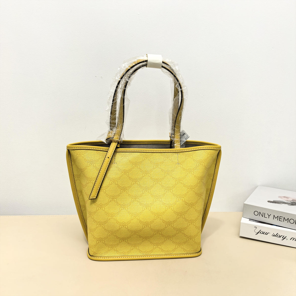 Pre-owned MCM Calfskin Tote Bags Anya Small Tote Bag (Yellow)