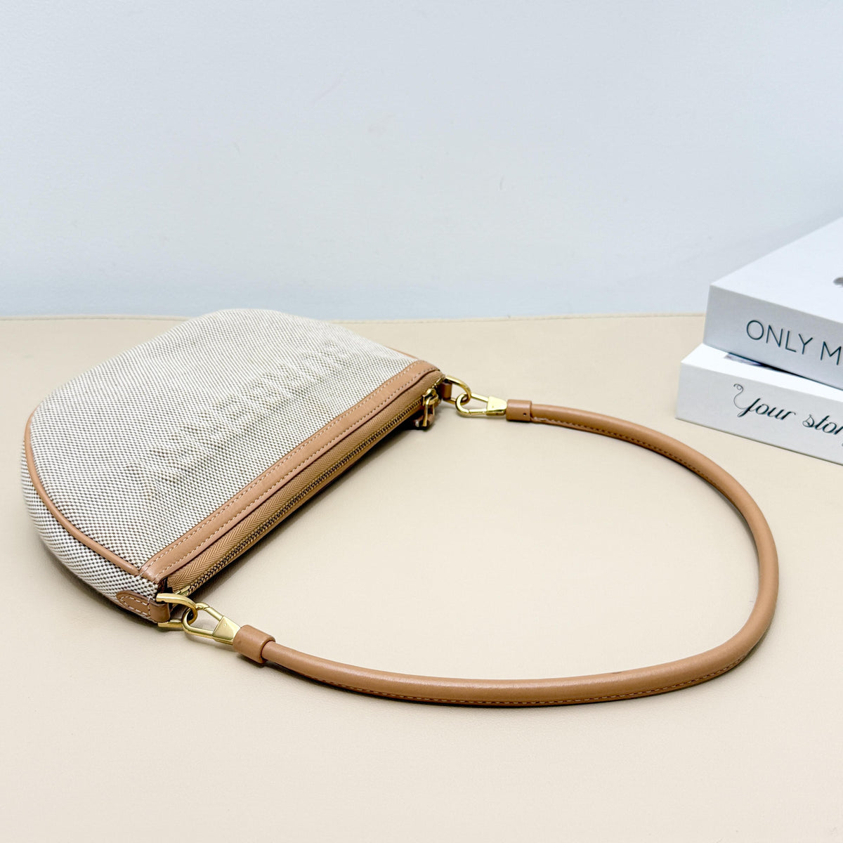 Pre-owned BURBERRY Canvas Shoulder Bags Olympia Pouch Shoulder Bag in Beige and Leather