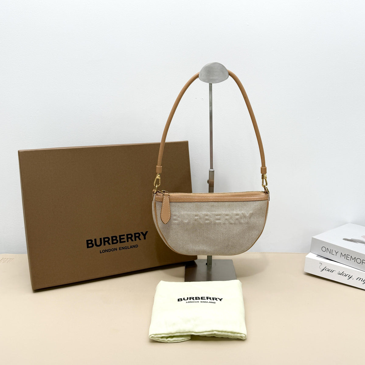 Pre-owned BURBERRY Canvas Shoulder Bags Olympia Pouch Shoulder Bag in Beige and Leather
