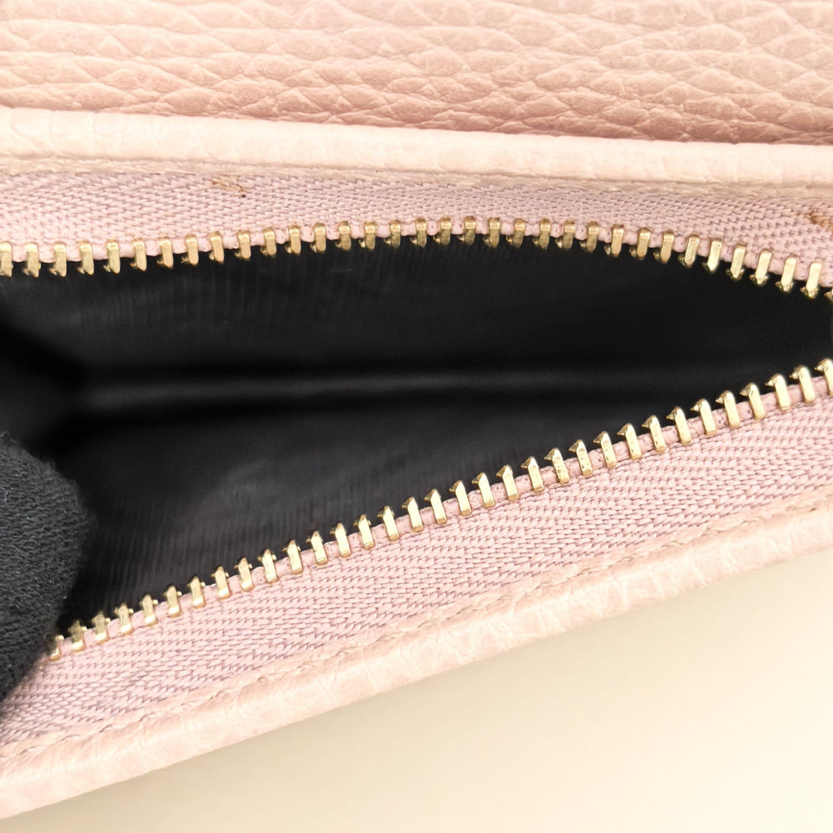 Gucci Light Pink Grained Leather GG Gold Logo Bi fold Wallet