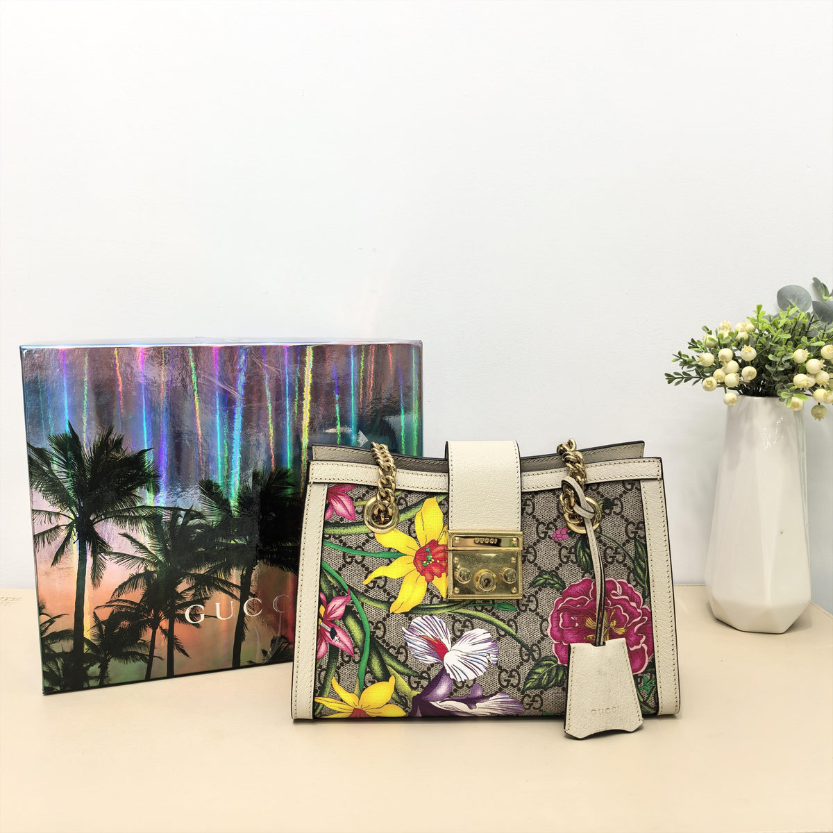 Pre-owned GUCCI Coated Canvas Shoulder Bags Padlock GG Supreme Flora Print Chain Shoulder Bag