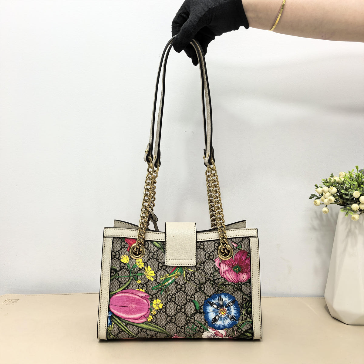 Pre-owned GUCCI Coated Canvas Shoulder Bags Padlock GG Supreme Flora Print Chain Shoulder Bag