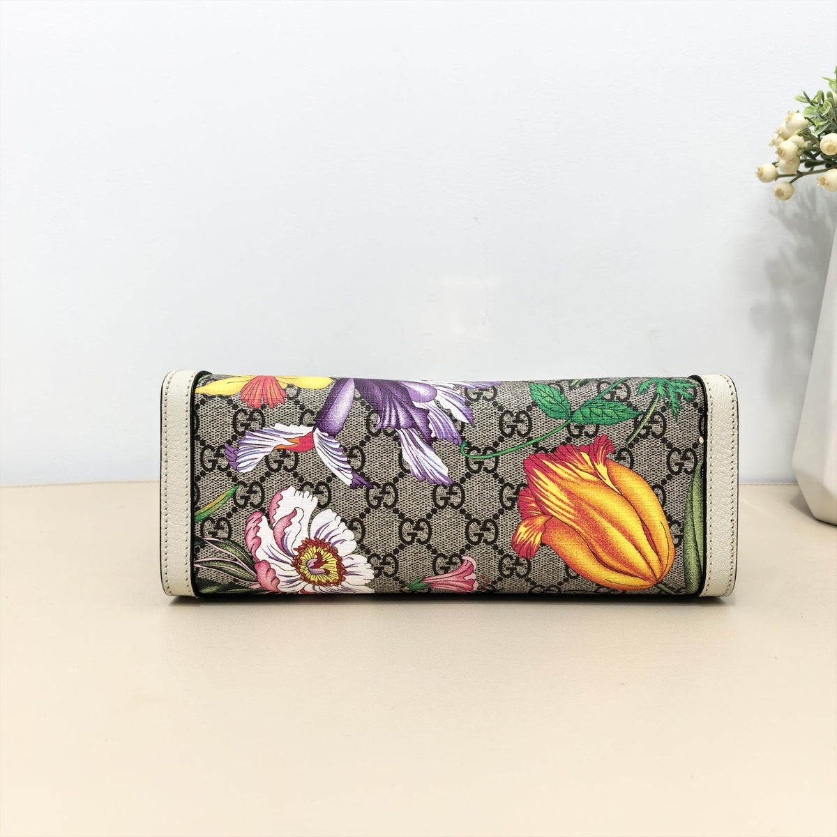 Pre-owned GUCCI Coated Canvas Shoulder Bags Padlock GG Supreme Flora Print Chain Shoulder Bag