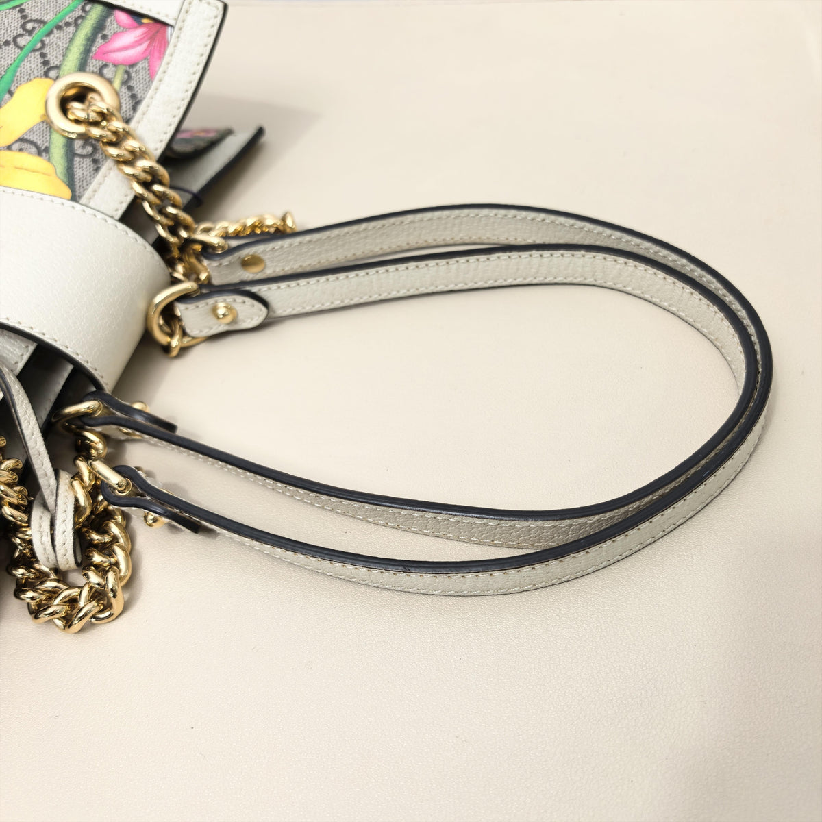 Pre-owned GUCCI Coated Canvas Shoulder Bags Padlock GG Supreme Flora Print Chain Shoulder Bag
