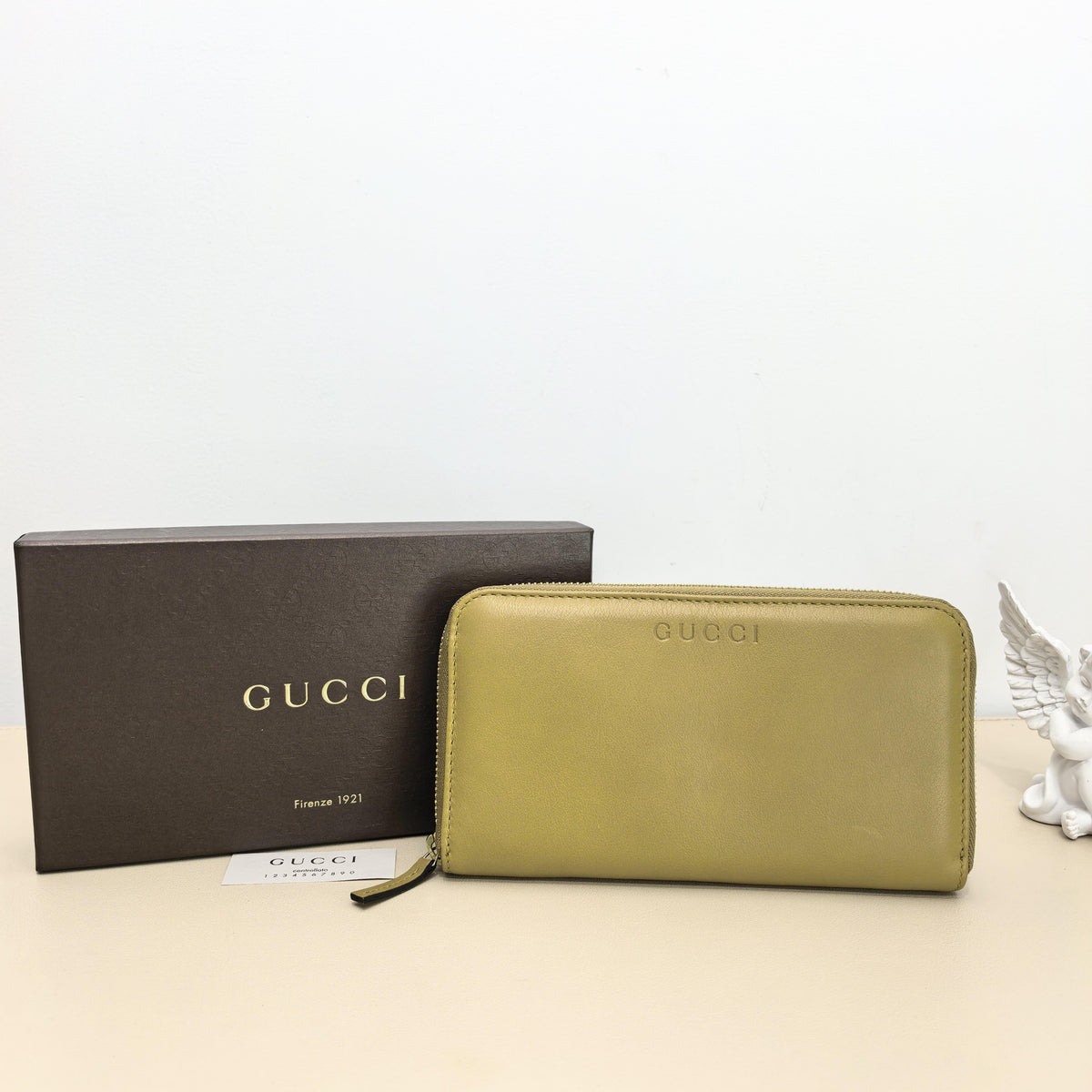 Pre-owned GUCCI Calfskin Small Leather Goods Embossed Logo Full Zip Around Long Leather Wallet