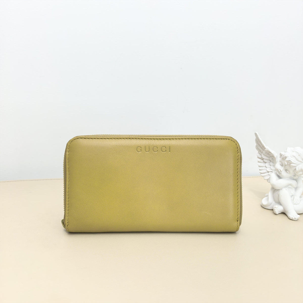 Pre-owned GUCCI Calfskin Small Leather Goods Embossed Logo Full Zip Around Long Leather Wallet