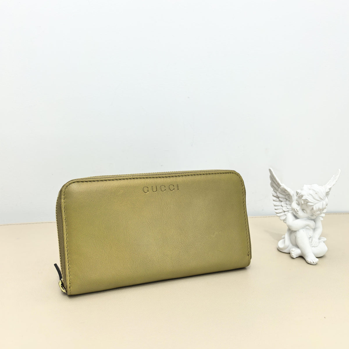 Pre-owned GUCCI Calfskin Small Leather Goods Embossed Logo Full Zip Around Long Leather Wallet