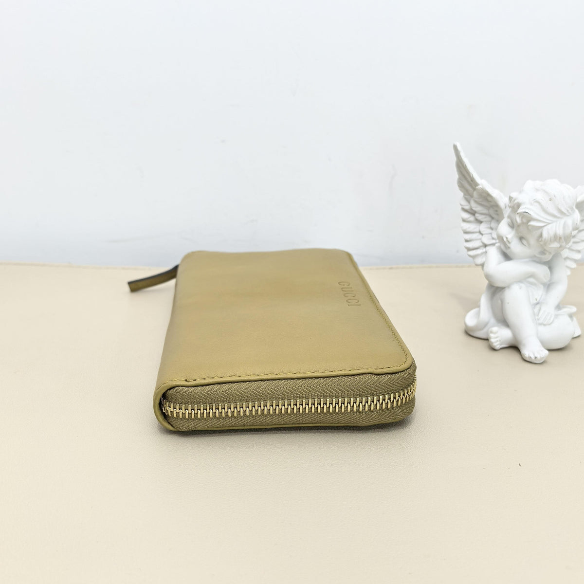 Pre-owned GUCCI Calfskin Small Leather Goods Embossed Logo Full Zip Around Long Leather Wallet