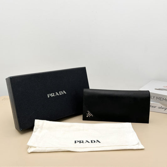 Pre-owned PRADA Calfskin Small Leather Goods Black Saffiano Leather Diagonal Metal Logo Bi fold Long Wallet
