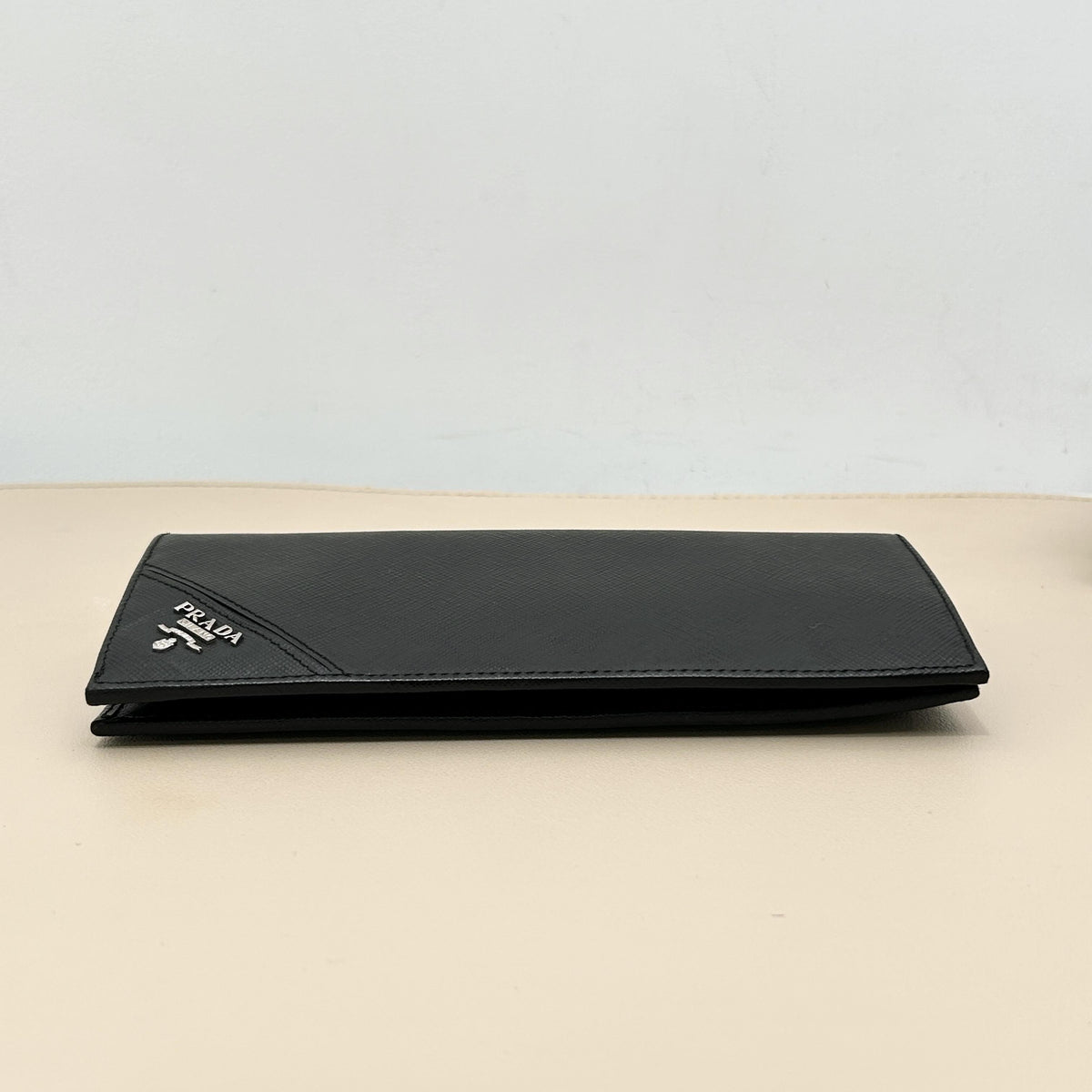 Pre-owned PRADA Calfskin Small Leather Goods Black Saffiano Leather Diagonal Metal Logo Bi fold Long Wallet