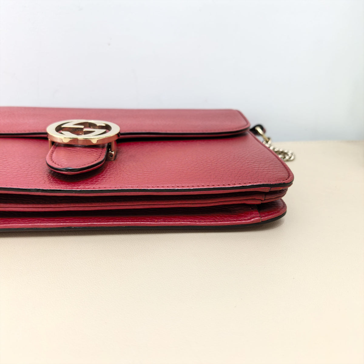 Pre-owned GUCCI Calfskin Shoulder Bags Bright Red Grain Leather Interlocking GG Flap Chain Crossbody Bag