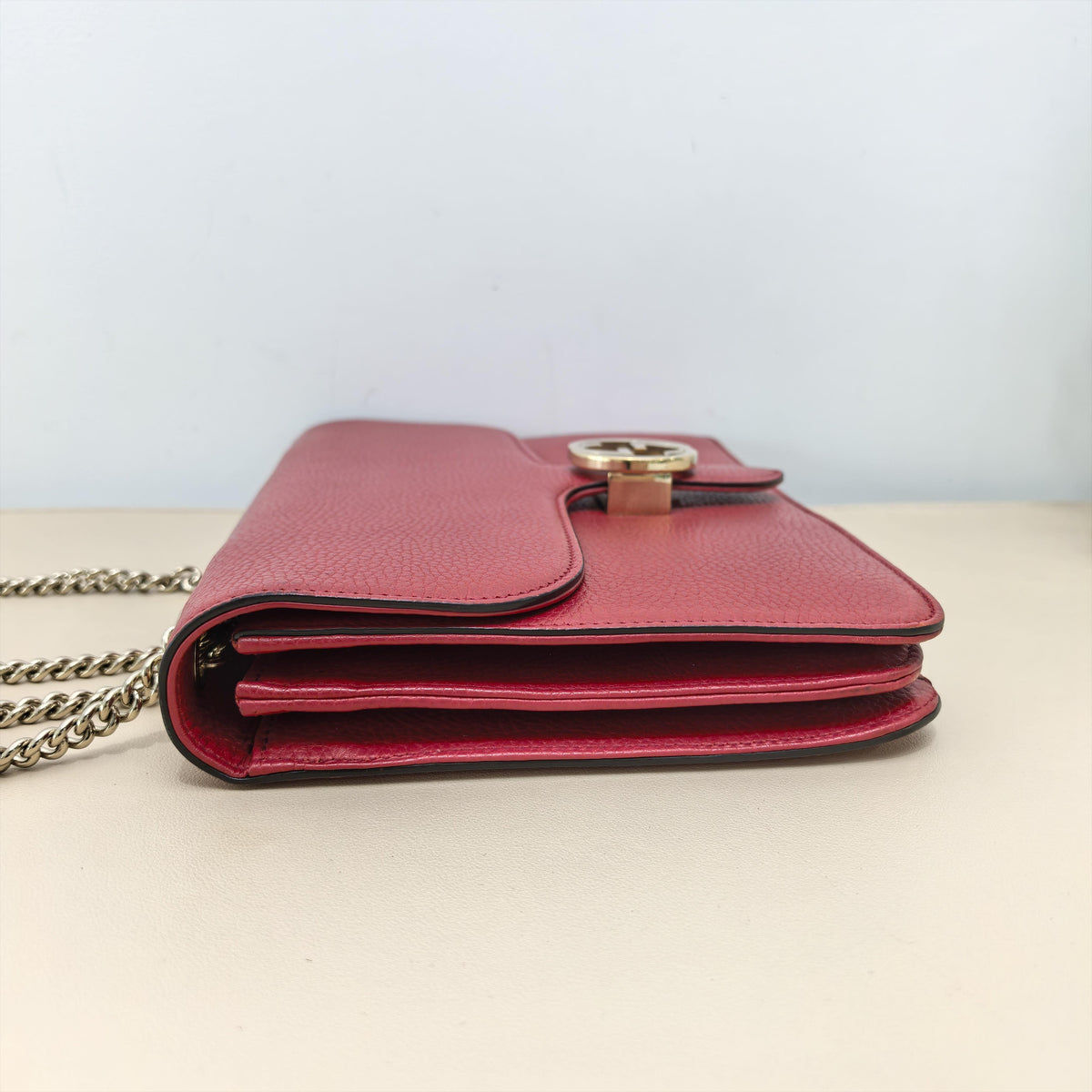 Pre-owned GUCCI Calfskin Shoulder Bags Bright Red Grain Leather Interlocking GG Flap Chain Crossbody Bag
