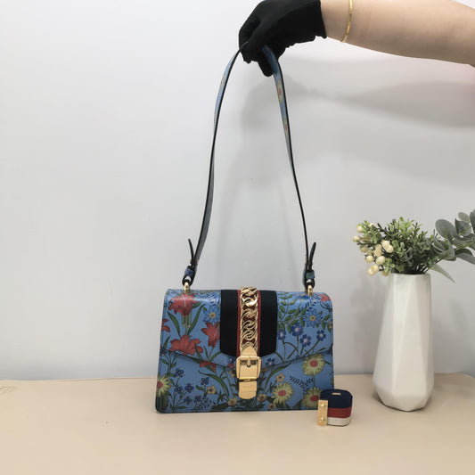 Pre-owned GUCCI Calfskin Crossbody Bags Sylvie Light Blue Floral Print Leather Web Stripe Gold Chain Crossbody Bag