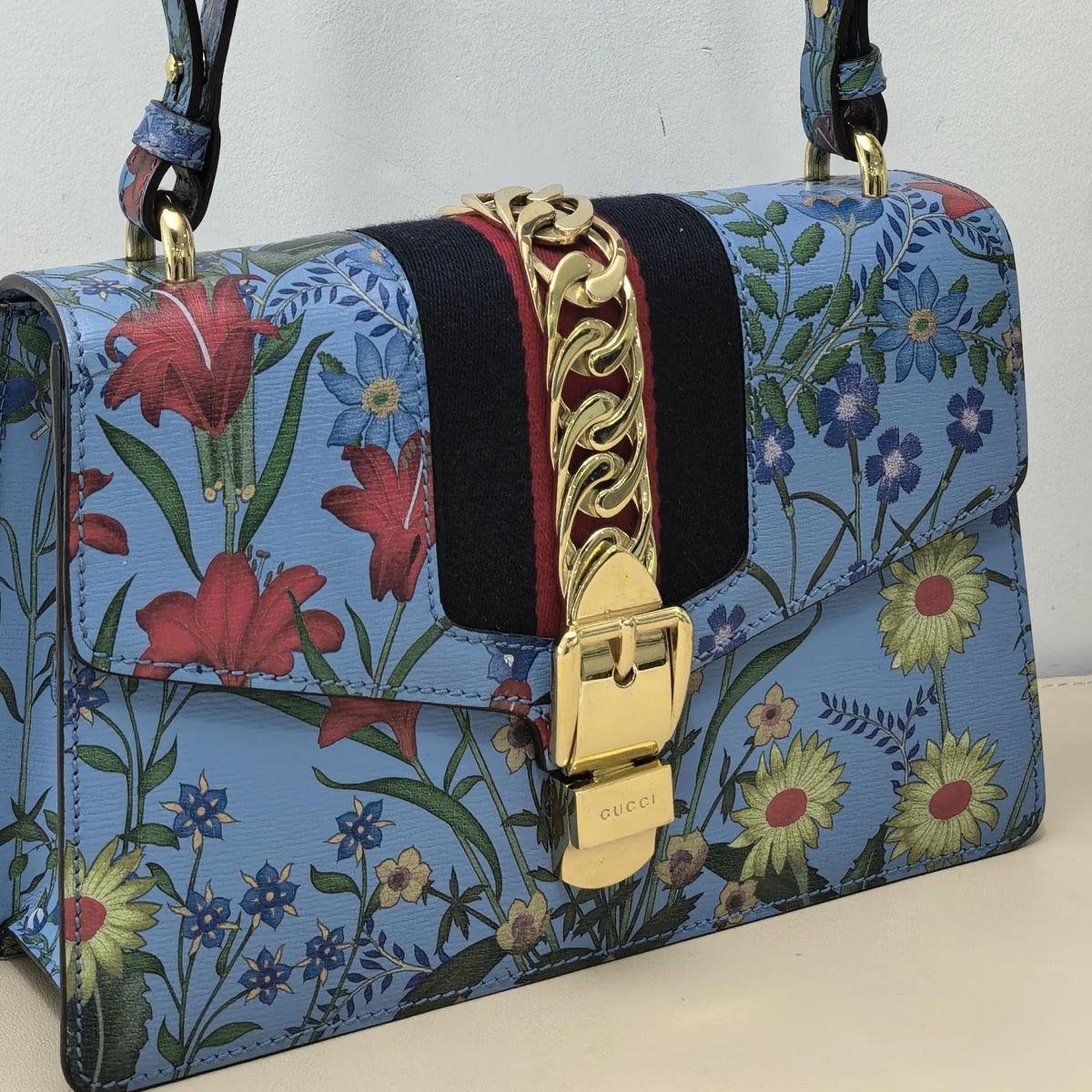 Pre-owned GUCCI Calfskin Crossbody Bags Sylvie Light Blue Floral Print Leather Web Stripe Gold Chain Crossbody Bag