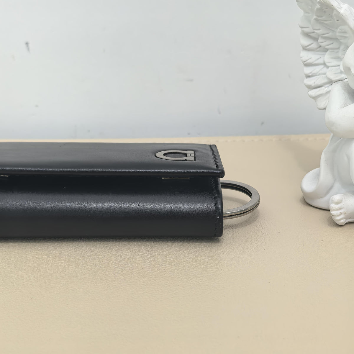 Pre-owned SALVATORE FERRAGAMO Calfskin Small Leather Goods Black Smooth Gancini Key Case