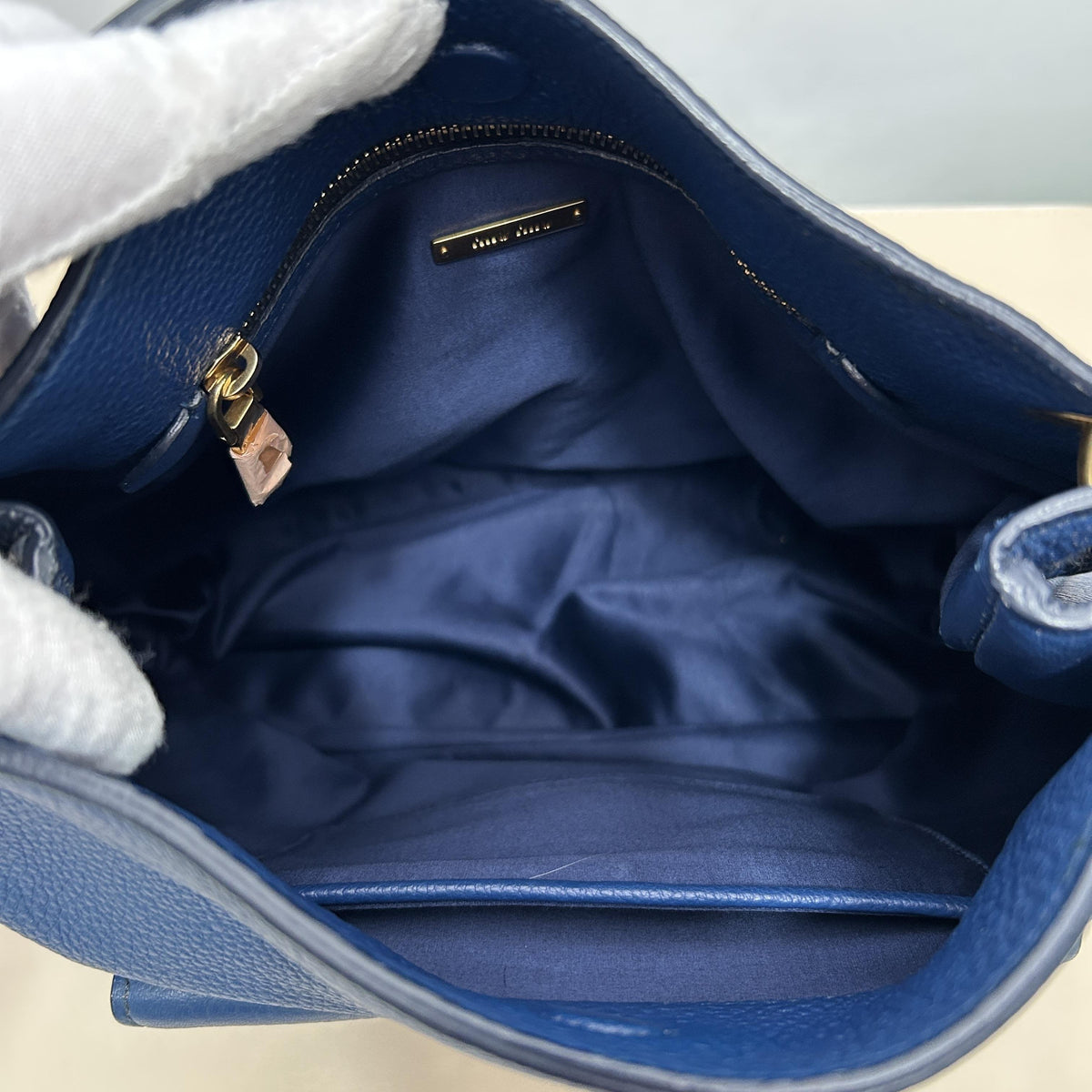 Grain Leather Lock Shoulder Tote Bag