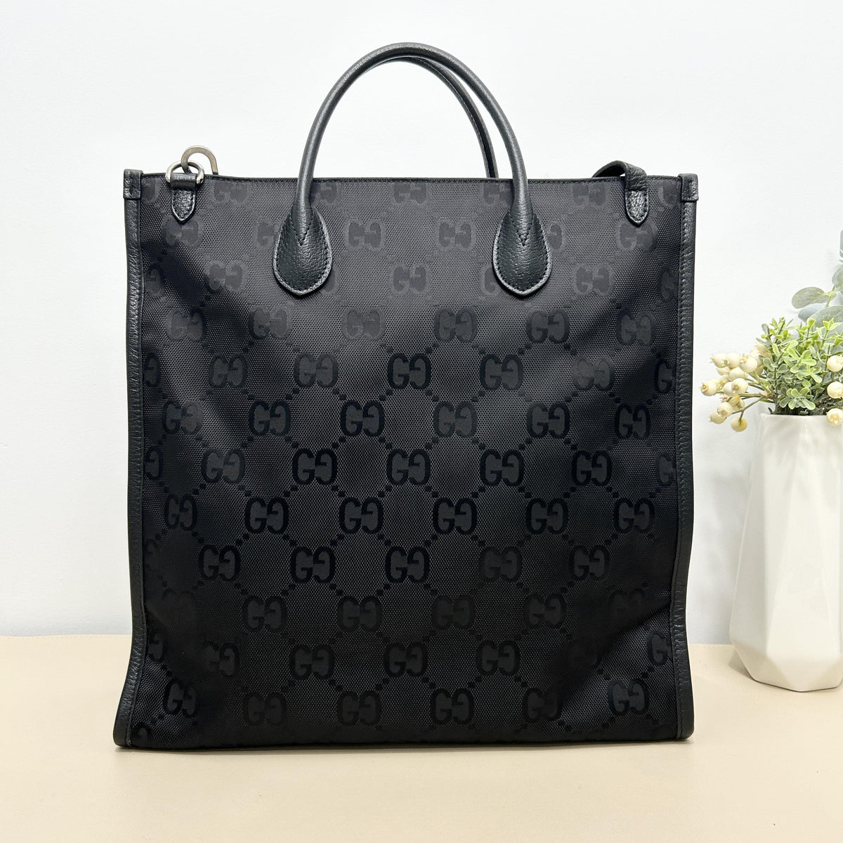 Gucci GG Circular Logo Tote Handbag