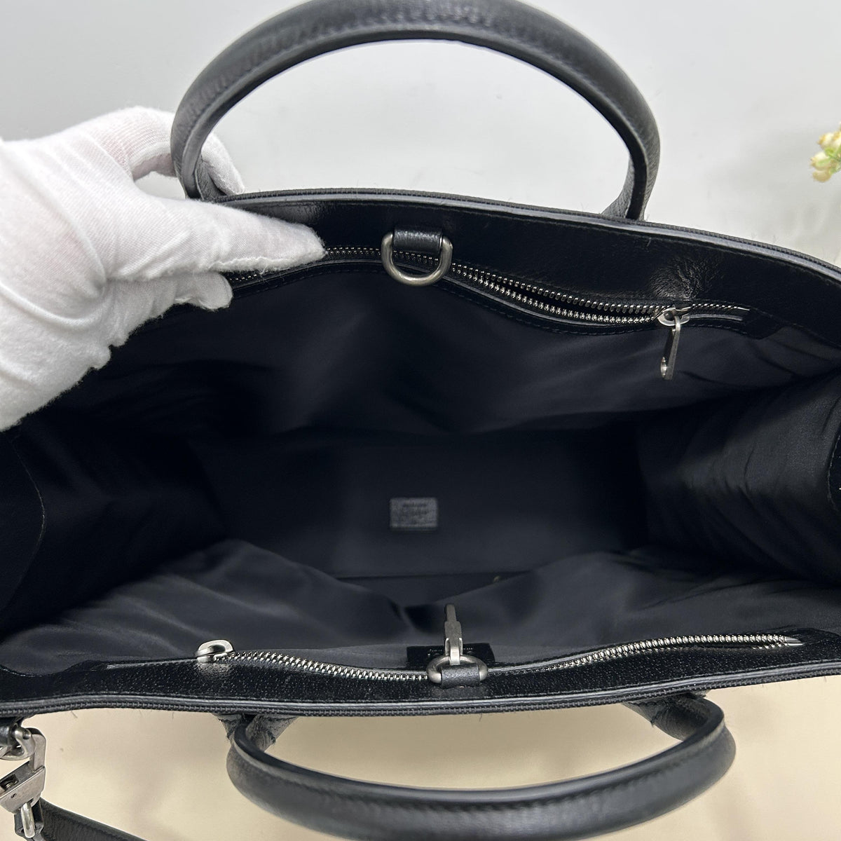 Gucci GG Circular Logo Tote Handbag