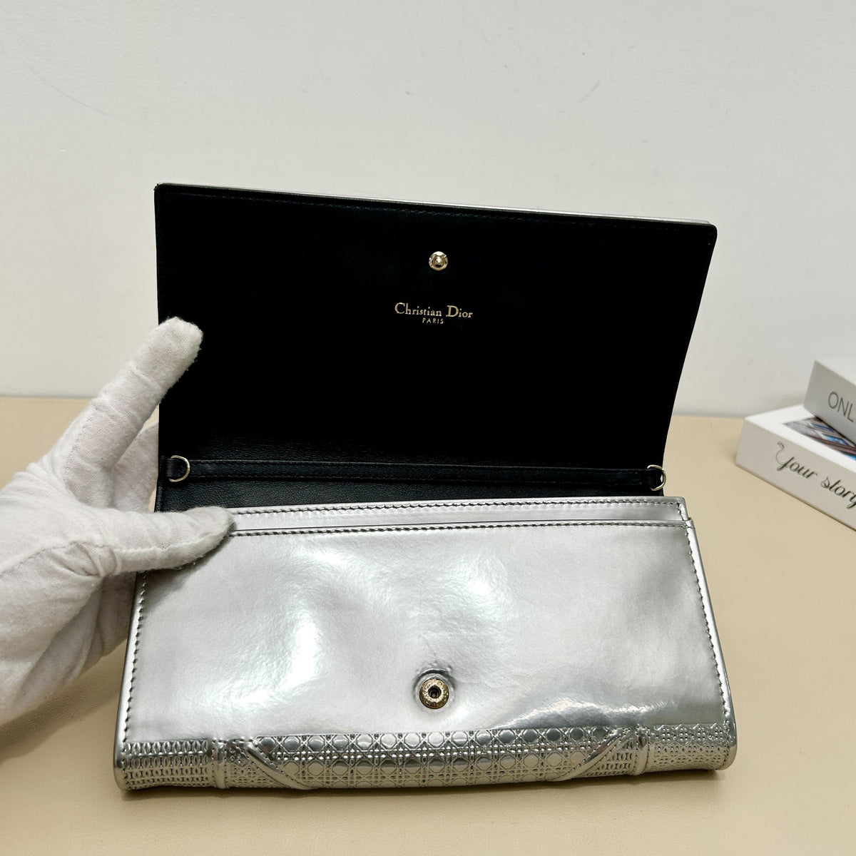 Diorama Metallic Silver Embossed Cowhide Shield Clasp Flap Long Wallet With Chain