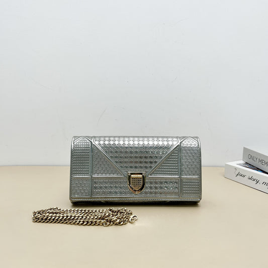 Diorama Metallic Silver Embossed Cowhide Shield Clasp Flap Long Wallet With Chain