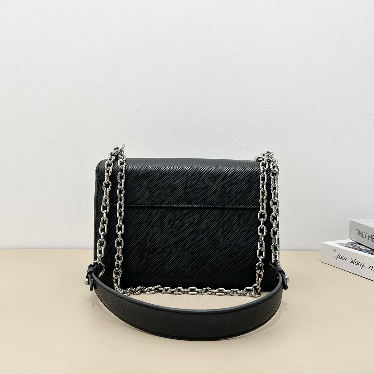 Black Epi Leather Twist MM Chain Shoulder Bag