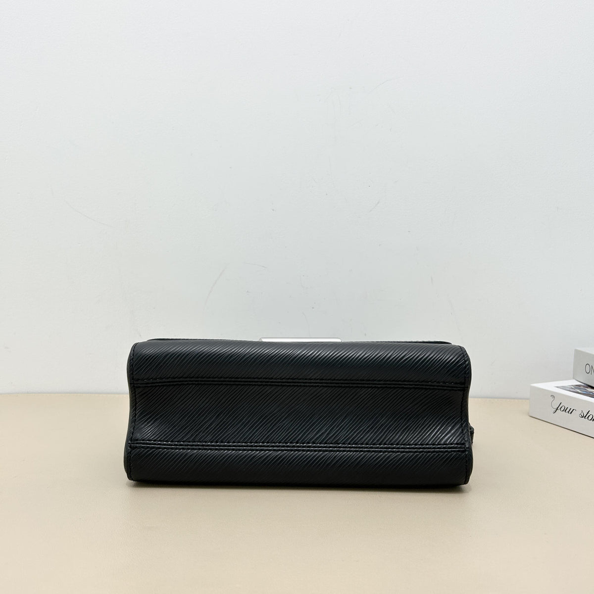 Black Epi Leather Twist MM Chain Shoulder Bag