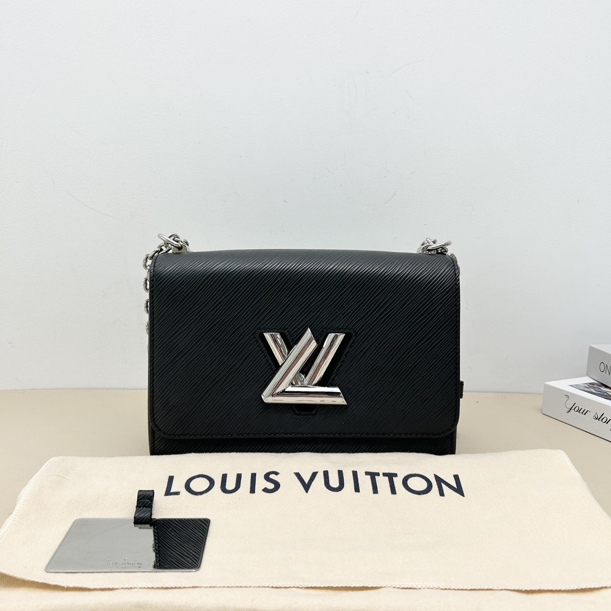 Black Epi Leather Twist MM Chain Shoulder Bag
