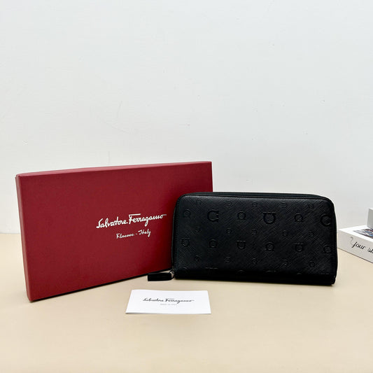 Pre-Owned Salvatore Ferragamo Gancini Embossed Zip-Around Long Wallet