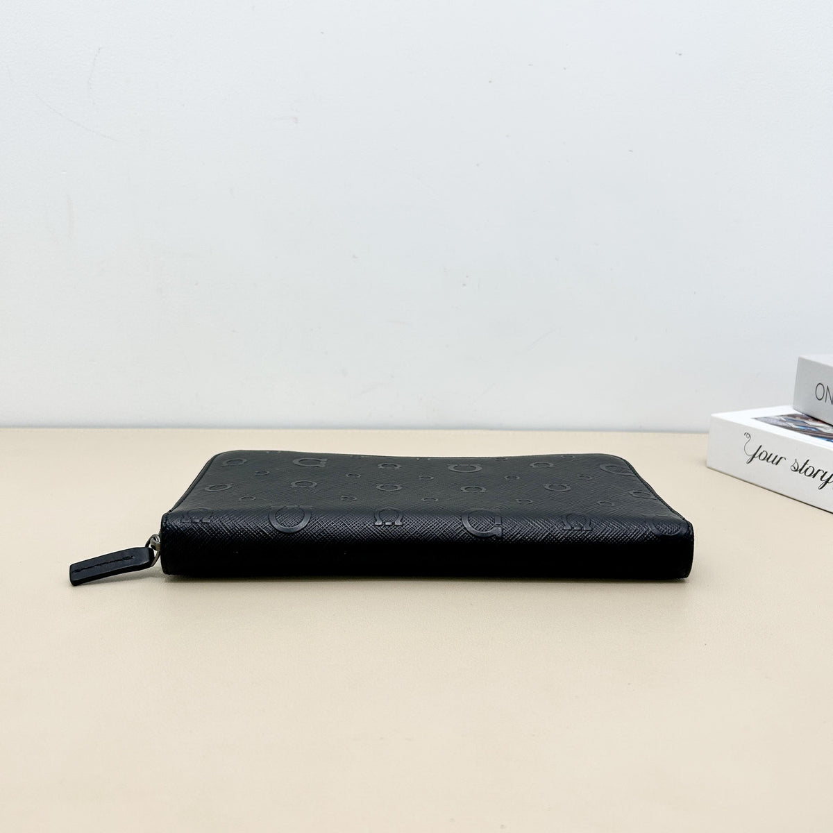 Pre-Owned Salvatore Ferragamo Gancini Embossed Zip-Around Long Wallet