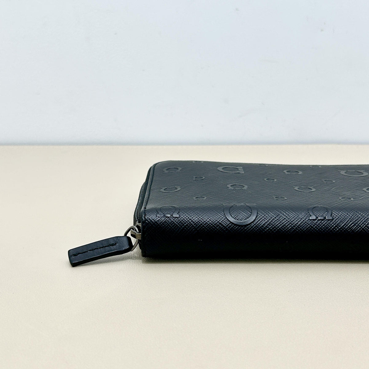 Pre-Owned Salvatore Ferragamo Gancini Embossed Zip-Around Long Wallet