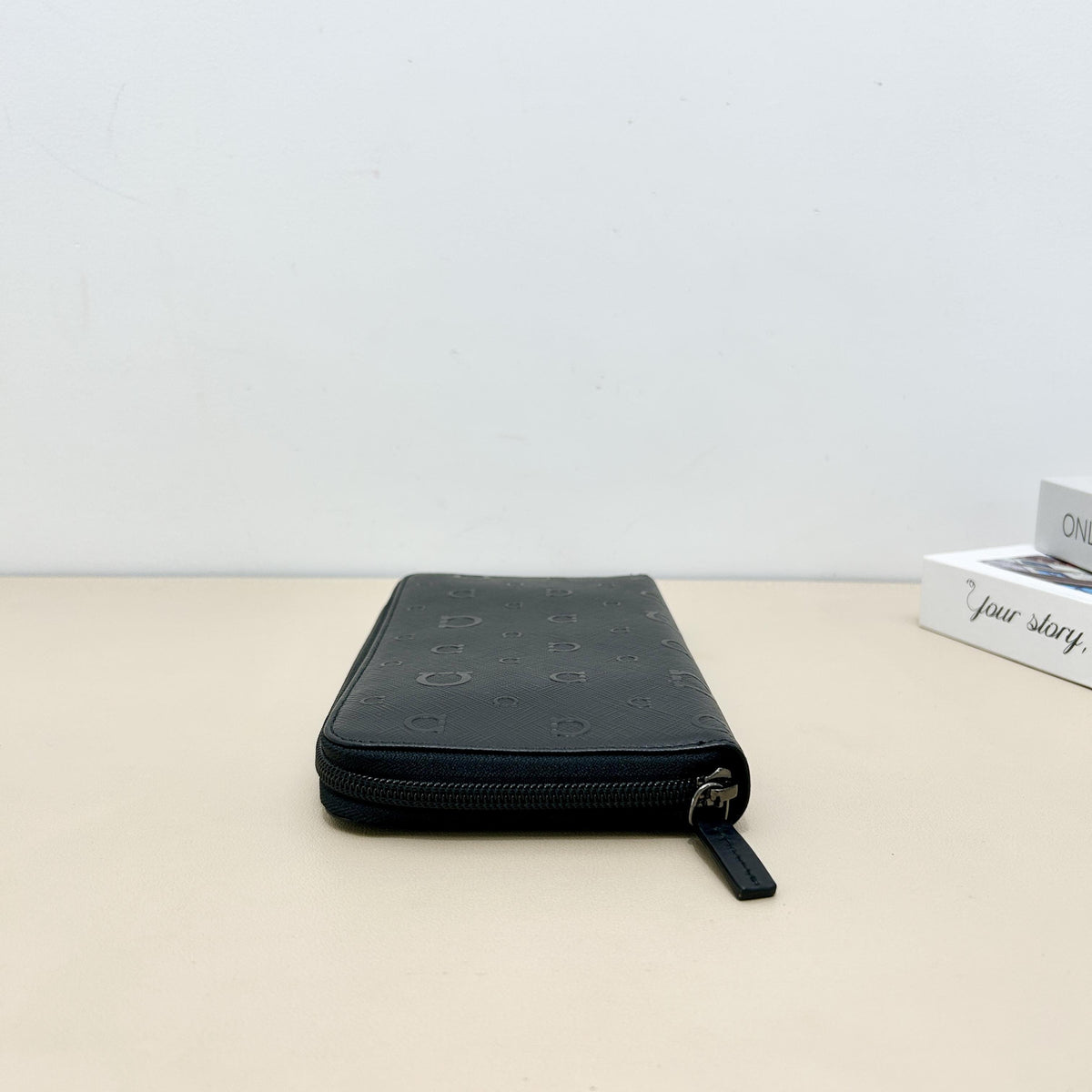 Pre-Owned Salvatore Ferragamo Gancini Embossed Zip-Around Long Wallet