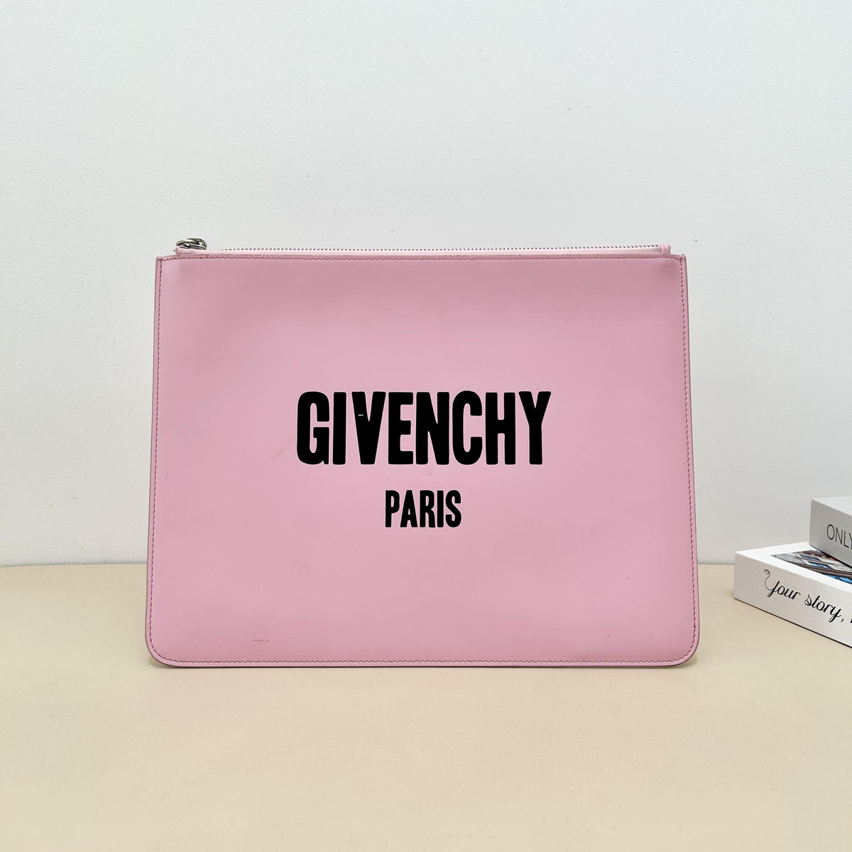 GIVENCHY