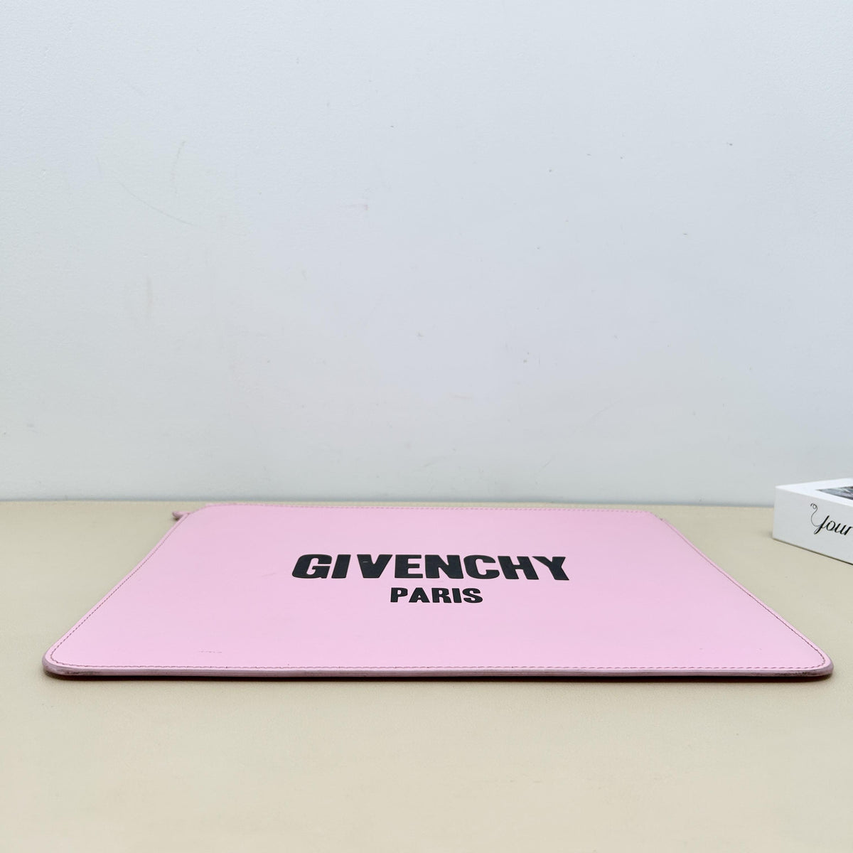 GIVENCHY