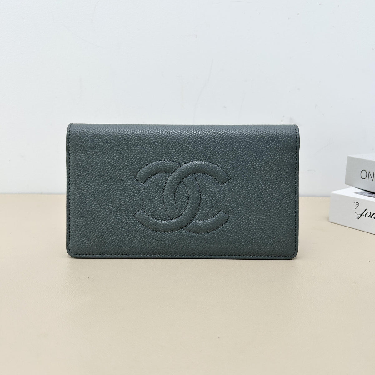 Pre-Owned Chanel Grey Caviar Leather Large CC Long Bifold Wallet