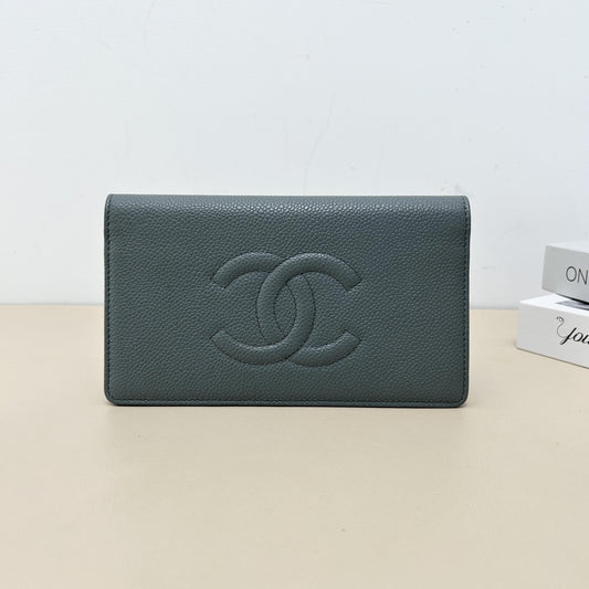 Pre-Owned Chanel Grey Caviar Leather Large CC Long Bifold Wallet