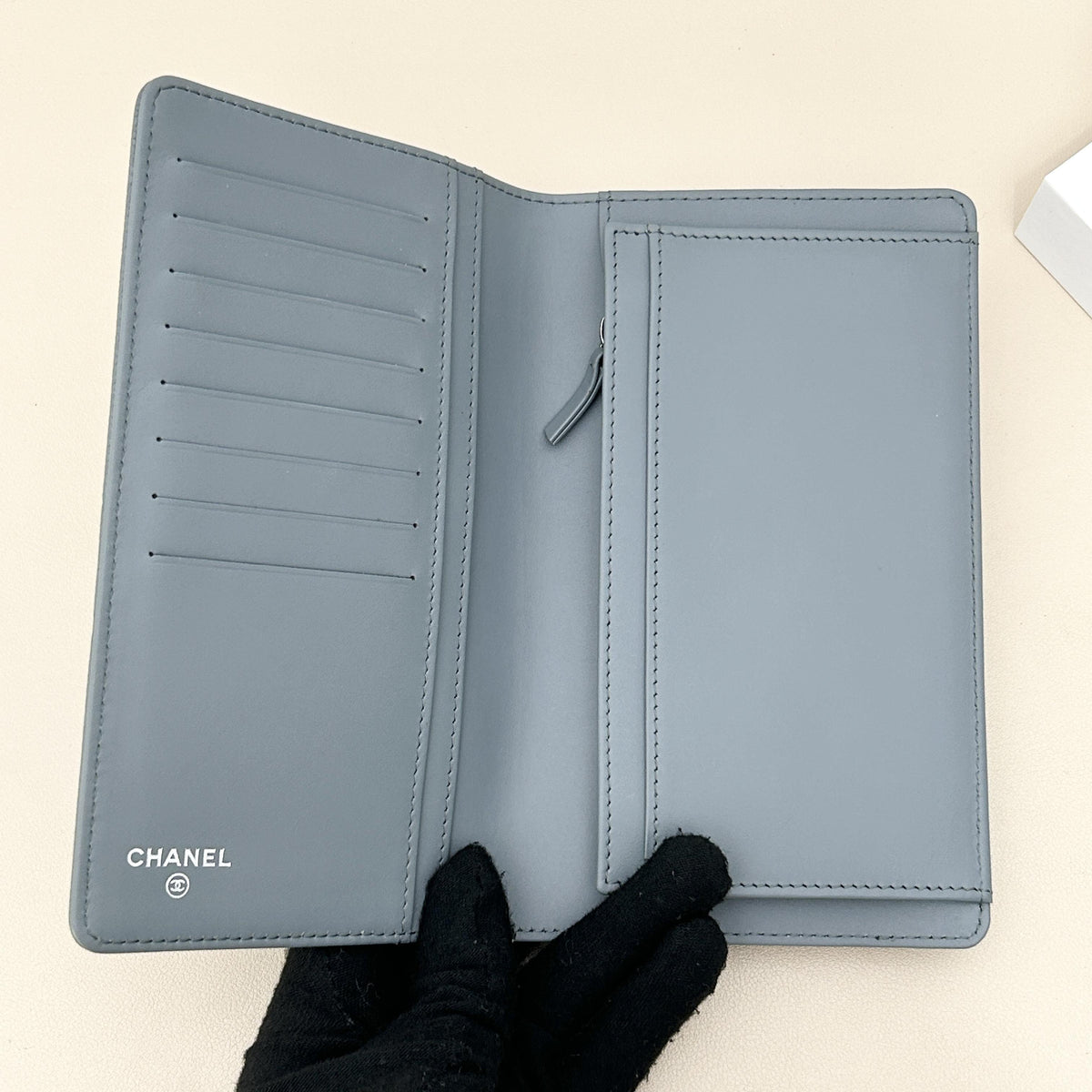 Pre-Owned Chanel Grey Caviar Leather Large CC Long Bifold Wallet