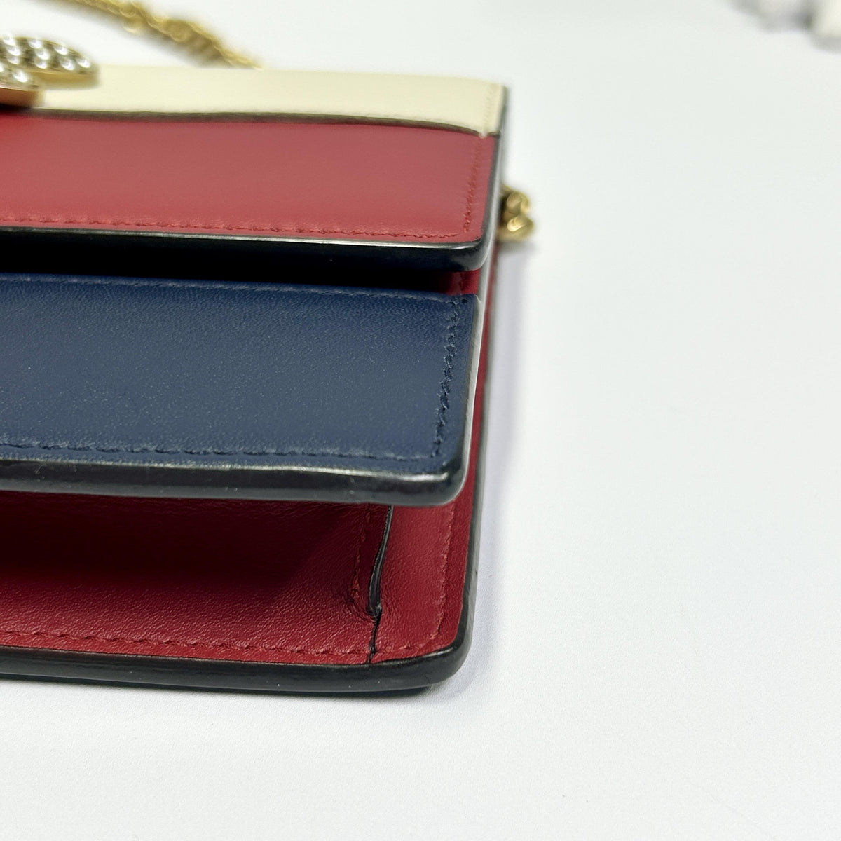 Pre-Owned Gucci Tri-Color Calfskin Long Wallet with Pearl Bee Clasp