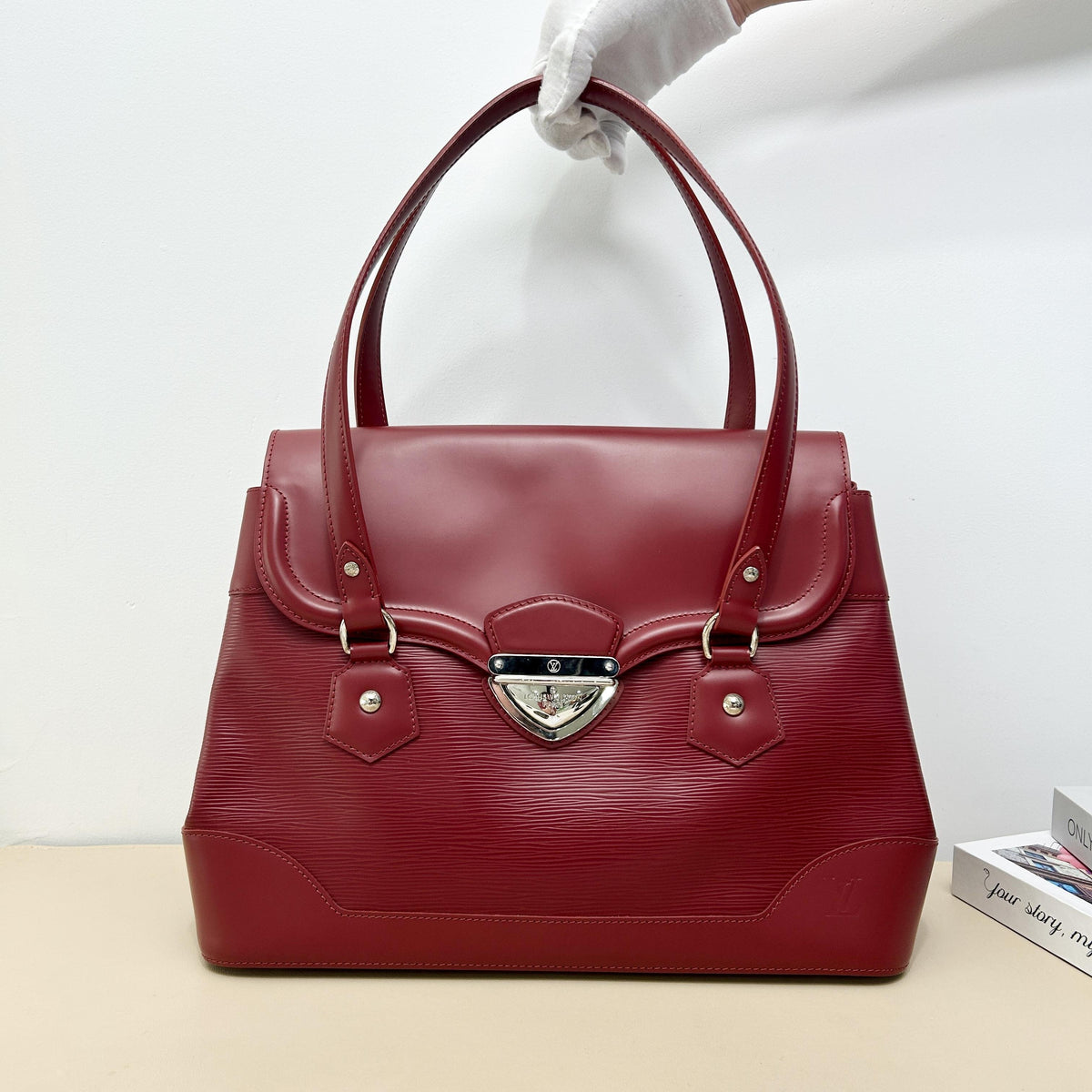 Pre-Owned Louis Vuitton Burgundy Epi Leather Flap Handbag