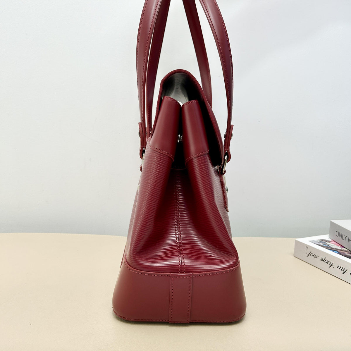 Pre-Owned Louis Vuitton Burgundy Epi Leather Flap Handbag