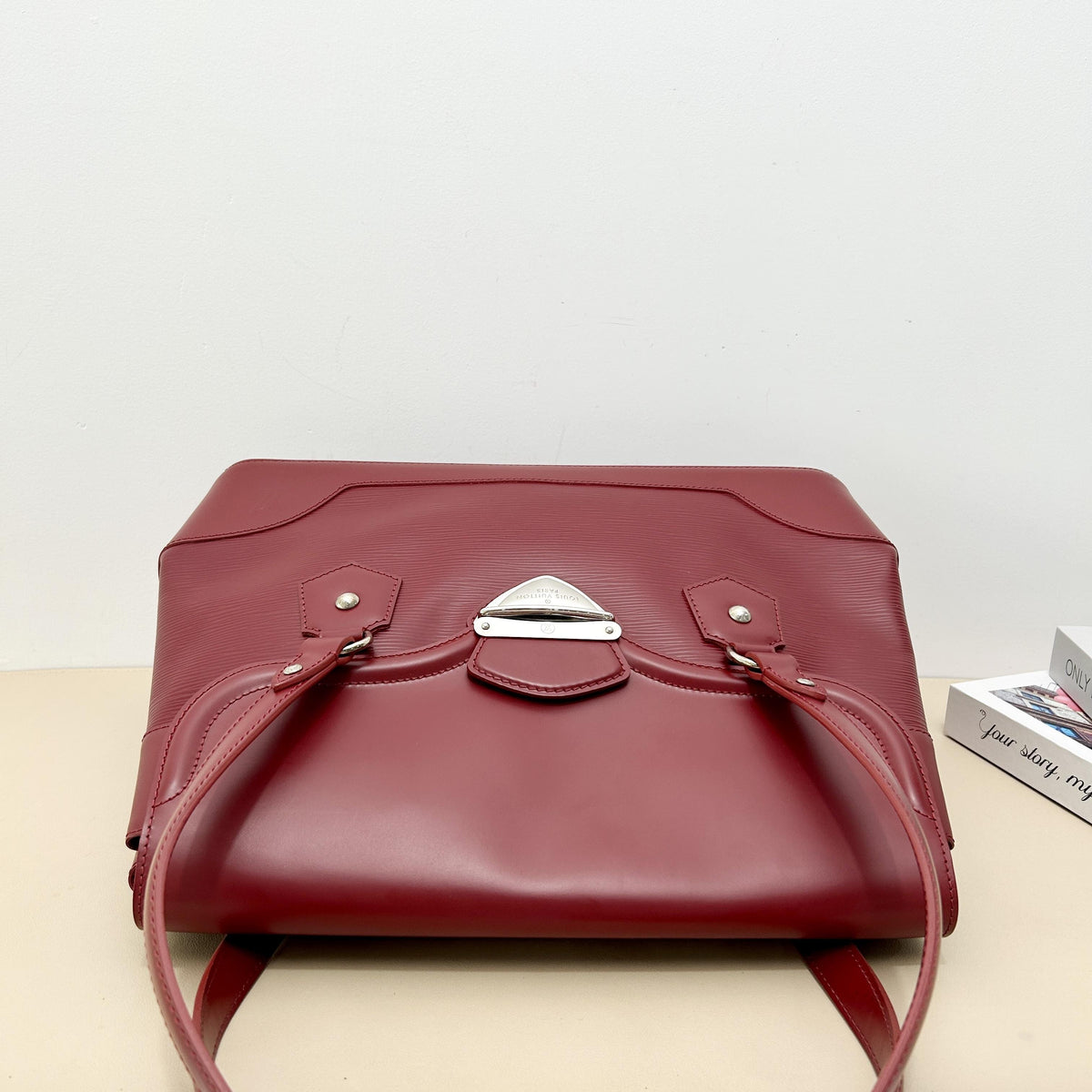 Pre-Owned Louis Vuitton Burgundy Epi Leather Flap Handbag