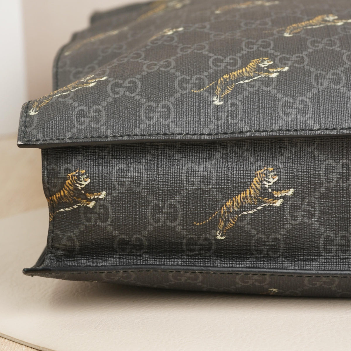Gucci Tiger Print Tote Bag DS052507 Vluxury