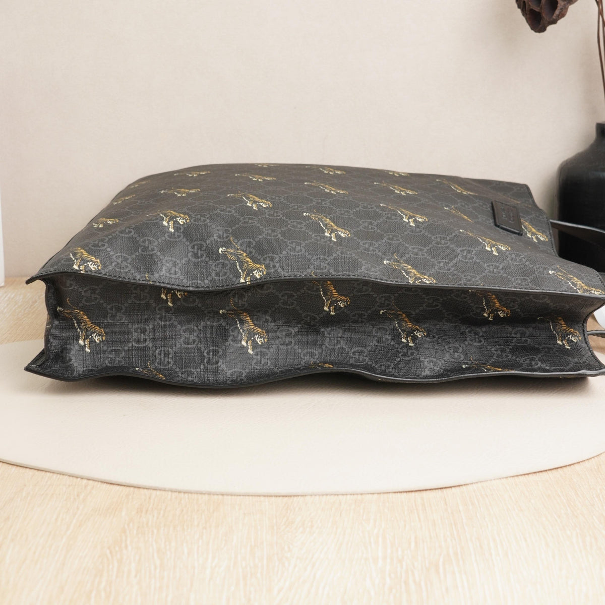 Gucci Tiger Print Tote Bag DS052507 Vluxury