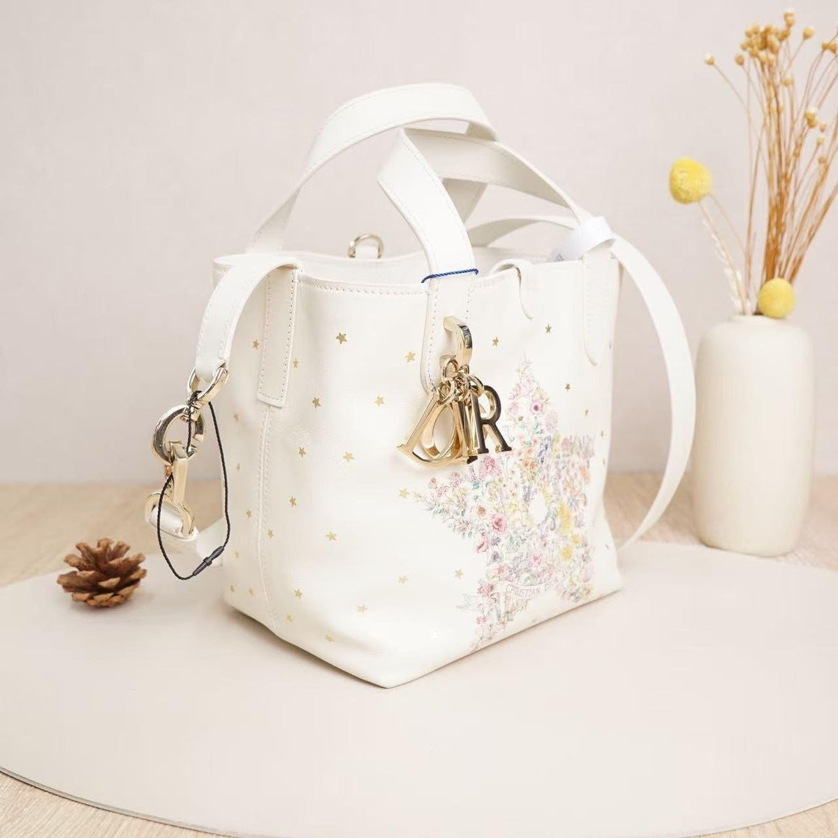 Pre-Owned Dior Toujours Vertical Limited Edition Cream Leather Tote Bag