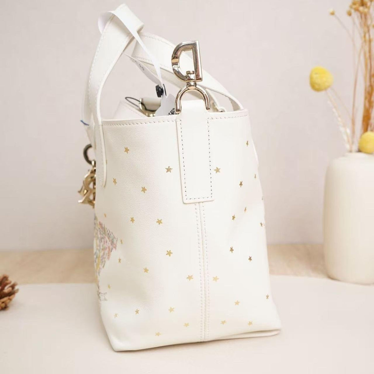 Pre-Owned Dior Toujours Vertical Limited Edition Cream Leather Tote Bag