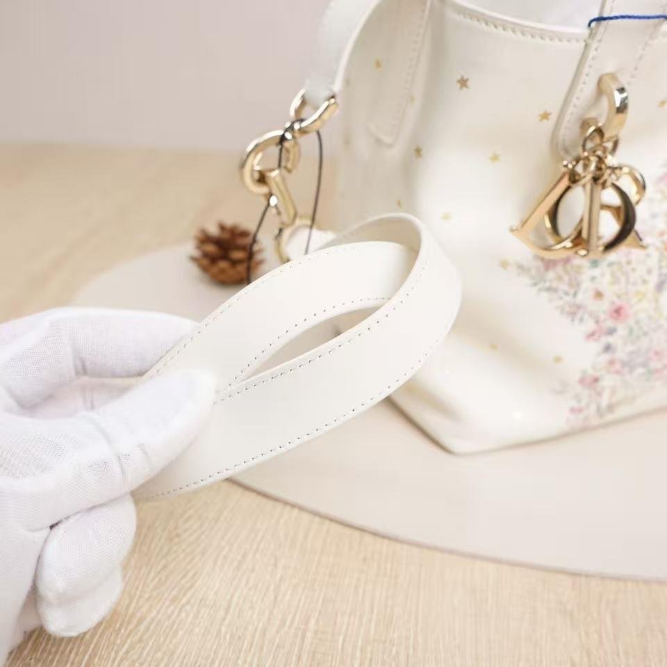 Pre-Owned Dior Toujours Vertical Limited Edition Cream Leather Tote Bag