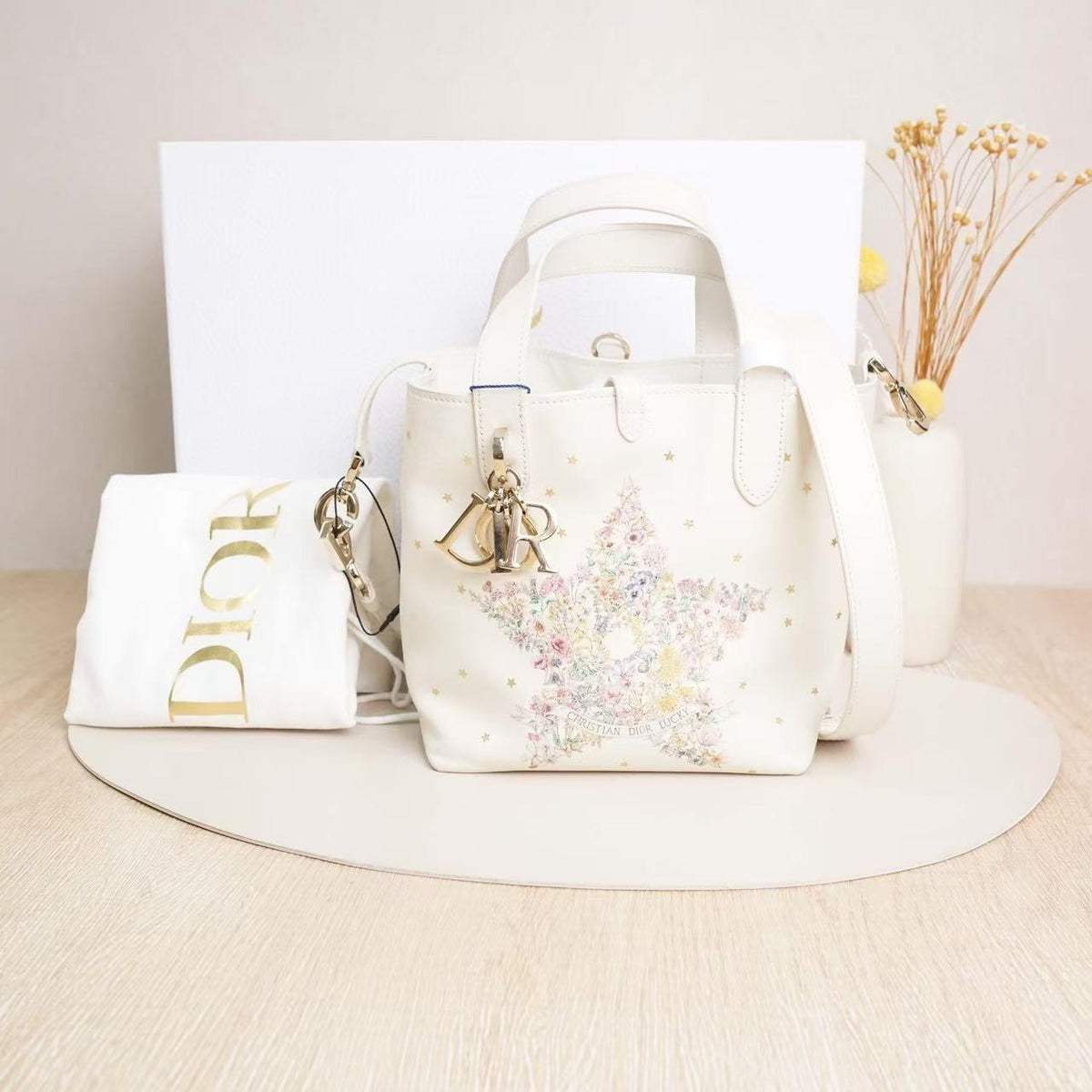 Pre-Owned Dior Toujours Vertical Limited Edition Cream Leather Tote Bag
