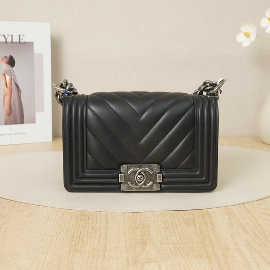 Pre-Owned Chanel Le Boy Small Chevron Flap Bag Black